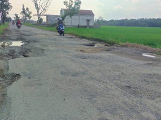 Kondisi Jalan Dikeluhkan Masyarakat