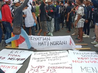 Ribuan Nelayan Demo di Kantor Bupati, Ini Poin Tuntutannya