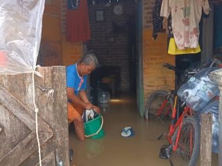 Warga Terdampak Banjir di Juwana Belum Mau Mengungsi