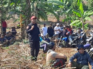 Ratusan Petani Karangsari Gotong Royong Aktifkan Akses Jalan Menuju Lahan Pertanian