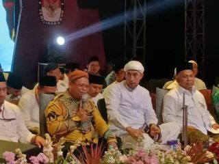 Ribuan Warga Hadiri KPU Pati Bersholawat