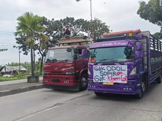 Puluhan Truk ODOL Blokir Jalan Lingkar Selatan, Sopir Tolak Kebijakan Zero ODOL