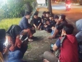 Bentuk Belasungkawa, Sejumlah Ojol Doa Bersama Dan Tabur Bunga
